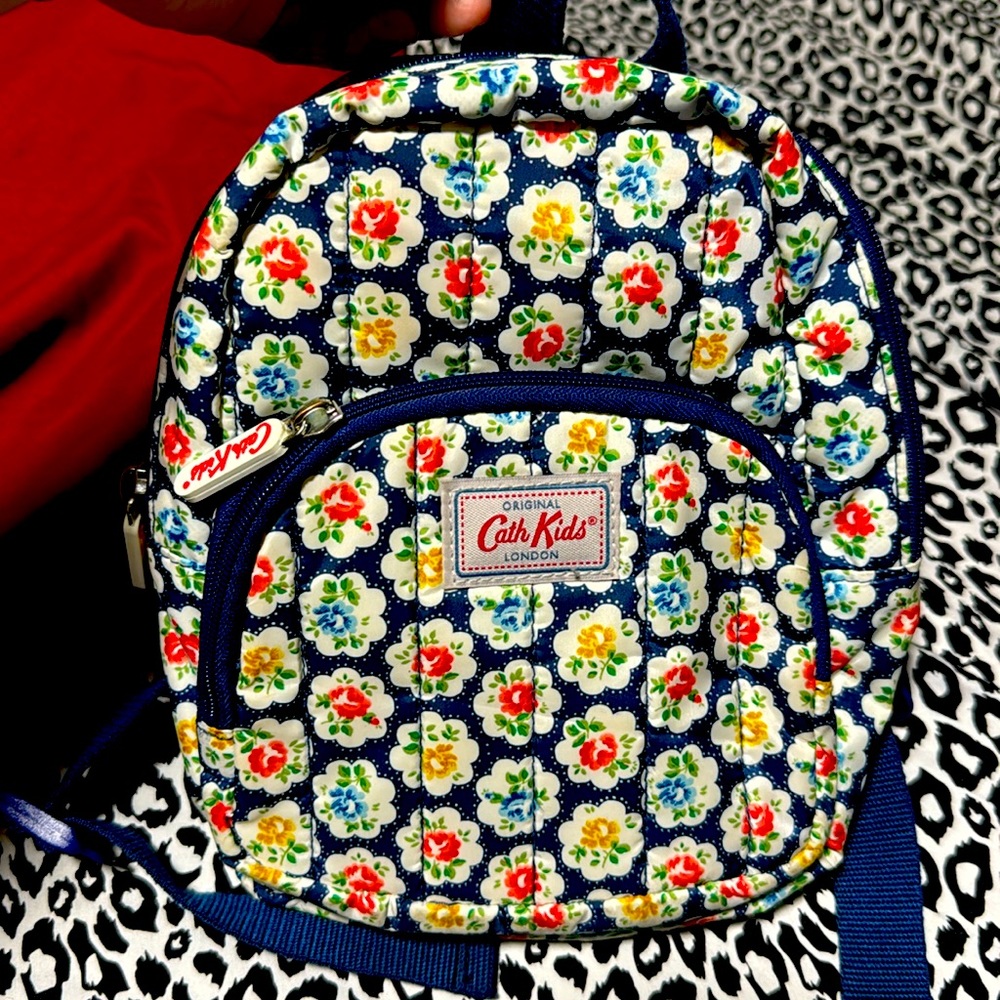 Small catch kids London backpack